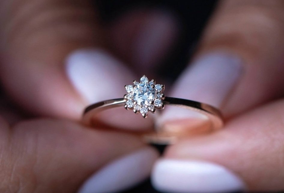 Conseil personnalisé pour le choix d’une bague à l’Atelier Fred à Dunkerque